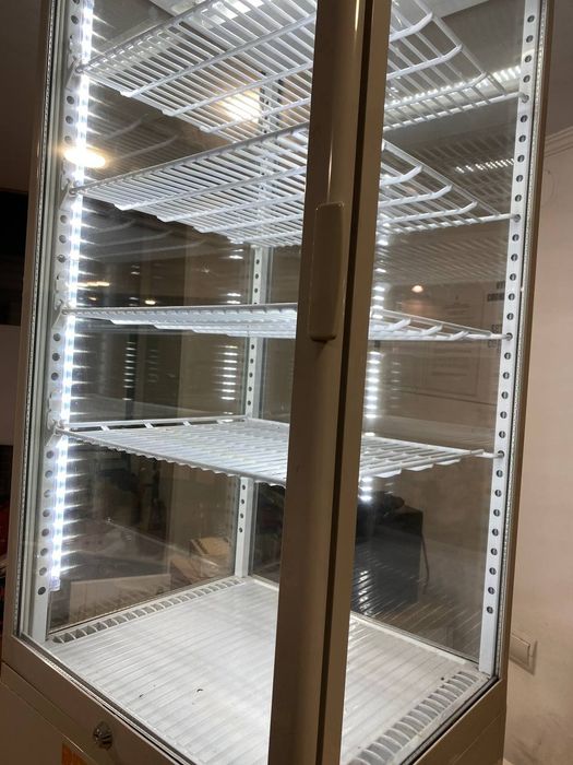 Шафа холодильна Reednee white вітрина барна настільна біла