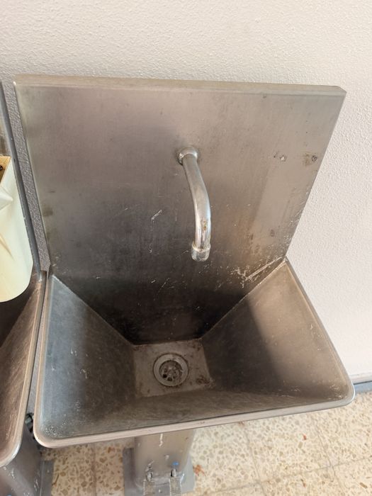 Lavatórios Industriais em Inox com Pedal (Lava-mãos Profissional)