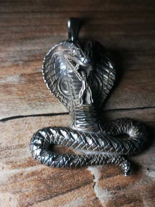wyjątkowa srebrna zawieszka duża Kobra królewska, srebro 925