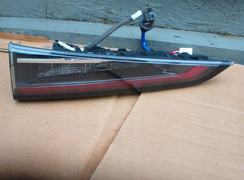toyota corolla e21 kombi lampa tył prawa tylna