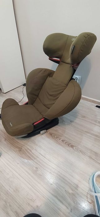 Fotelik samochodowy Maxi Cosi z systemem ISOFIX