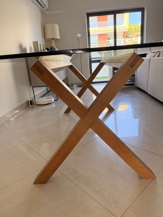 Mesa de Jantar em Vidro Temperado e Base em Carvalho (Design Escandinavo)