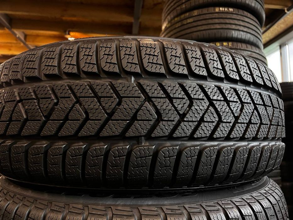 Шини Зимові 215х55хR18 PIRELLI Sottozero 3 / 4шт / 95+%Залишок / 2023р