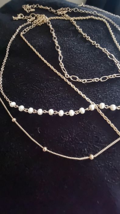 Conjunto de 4 fios dourados com pérolas