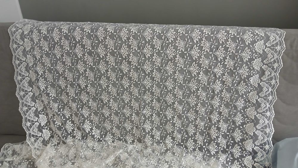 Tiul haftowany, odzieżowy. biały, szeroki