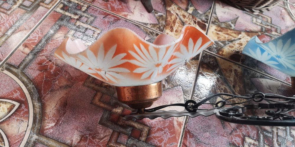 Żyrandol PRL klosze tulipany w kwiaty