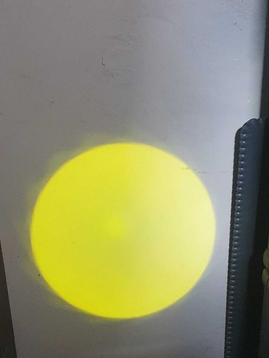 Projector de luz com cores . Dj