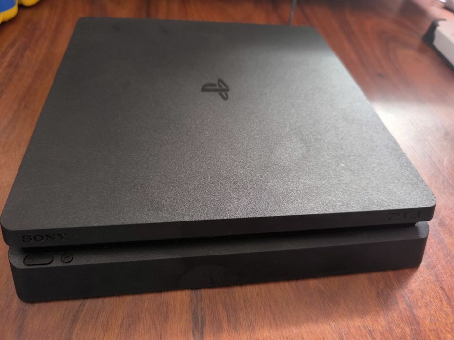 PlayStation 4 com jogos e comando