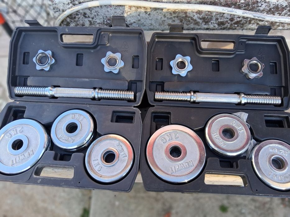 Banco de ginásio e muitos pesos