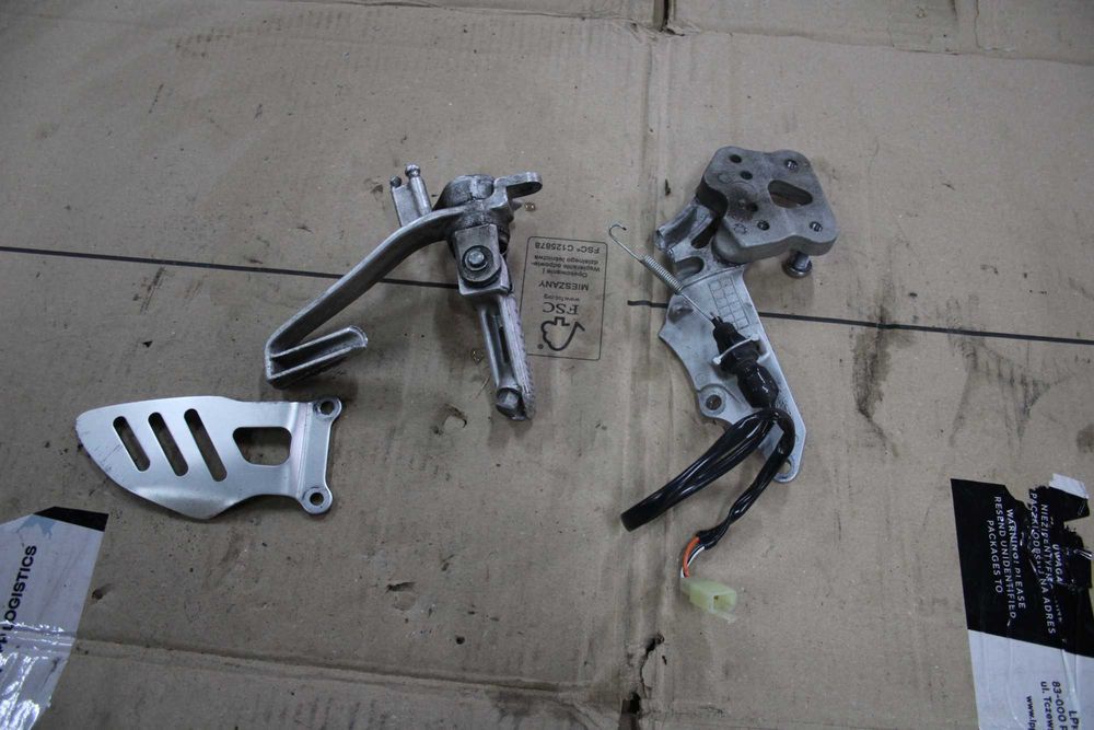 Set Prawy Podnóżek Dźwignia Hamulca Suzuki GSXR 750 K6 K7 06-07, 600