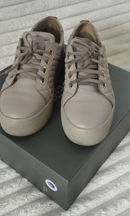 Бежеві демісезонні шкіряні кеди MIDA