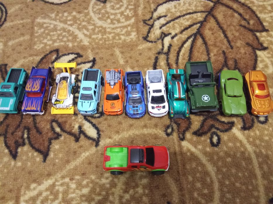 Машинки колекція і поїзд.