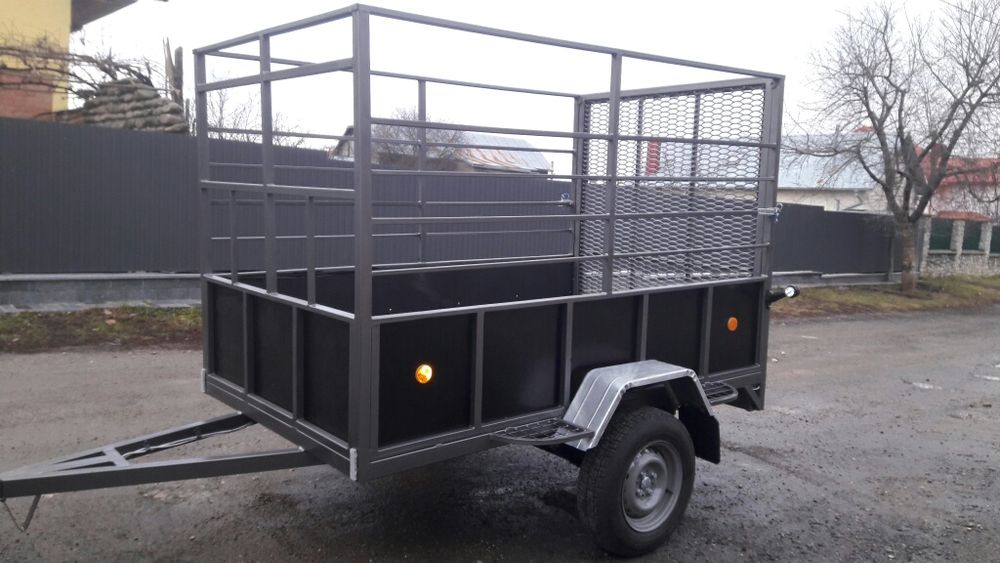 Прицеп причіп для перевезення худоби.