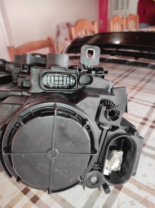 Farol direito de Audi A3 8V – Xenon + Luz Diurna LED