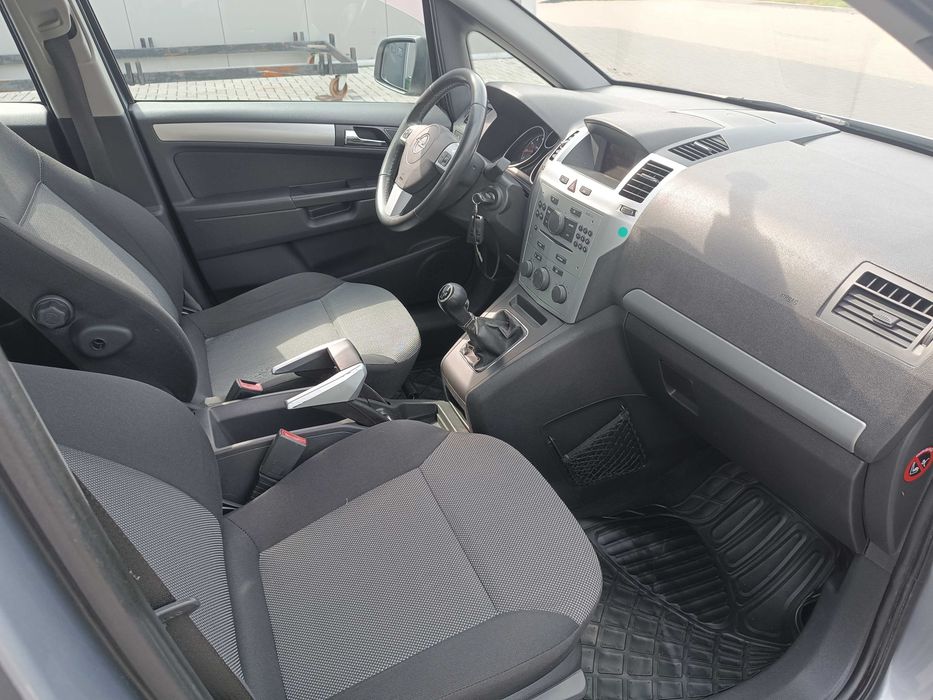 Opel Zafira B 1,8 benz,import Niemcy,7 osobowa,lift,ładny stan 2009rok