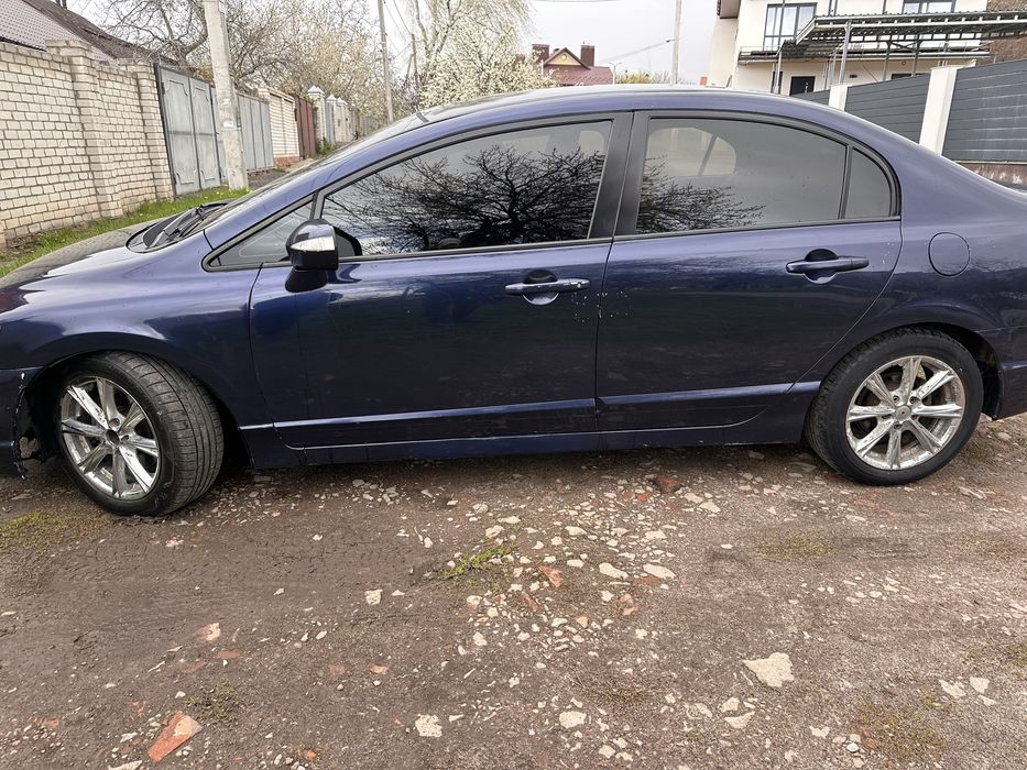 Продам Хонда Сивик 4D мотор 1.8 автомат