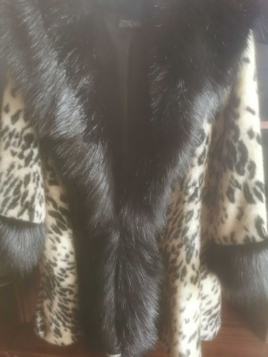 Casaco sem uso creme e preto veste numero grande