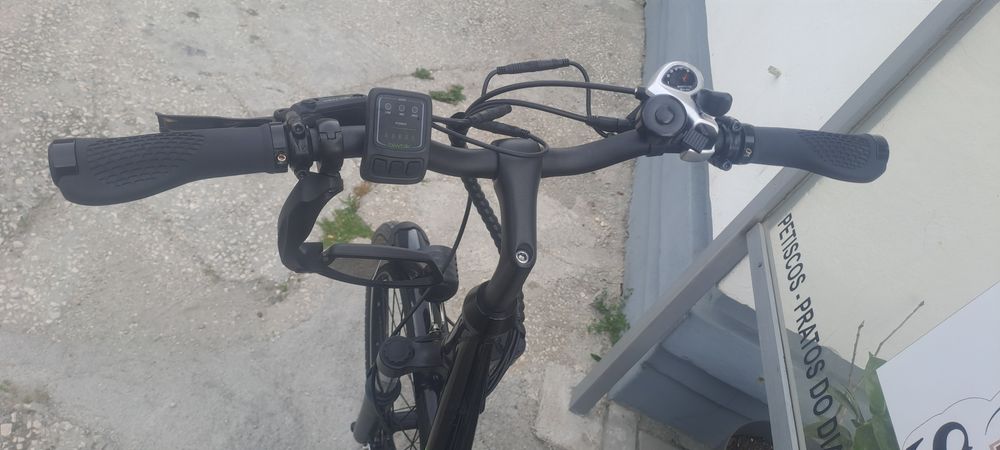Vendo bicicleta com bateria  seminova  com pouco uso na figueira da fo