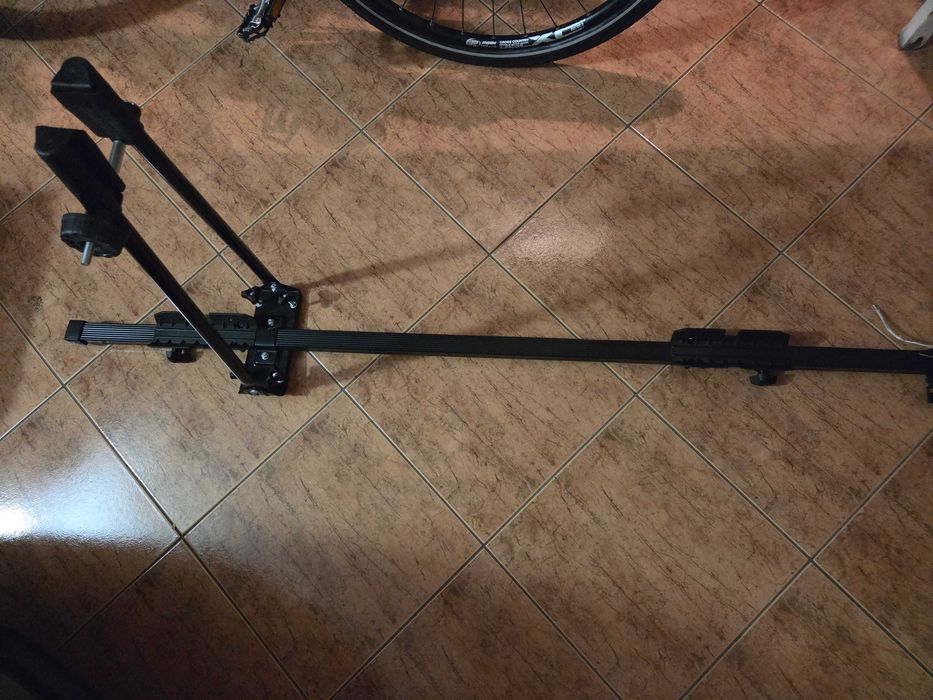 Uniwersalny uchwyt rowerowy na dach auta