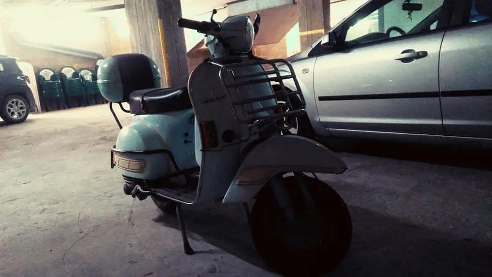 Vendo Vespa Piaggio 125 PXE (1982) clássico em excelente estado