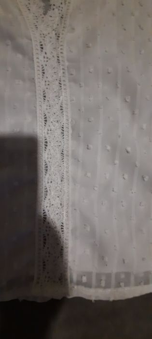 Blusa  branca com aplicações