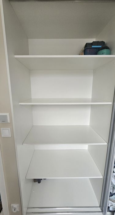 Szafa przesuwna z lustrem