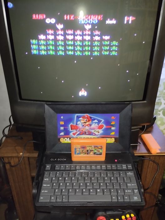 Consola antiga dos anos 90