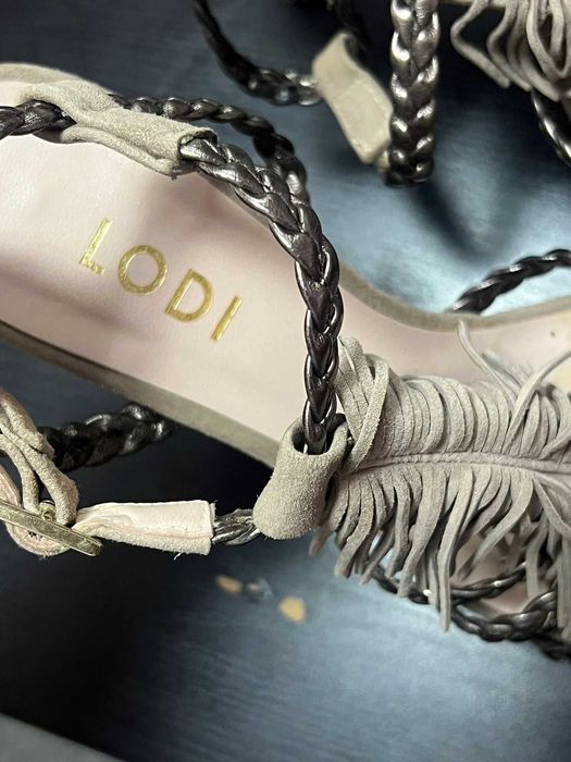 Sapatos Usados como Novos