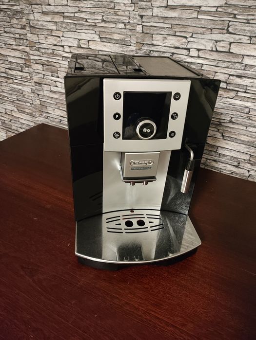 Кавомашина в Кожен Дім ® Delonghi Perfekta ESAM 5400