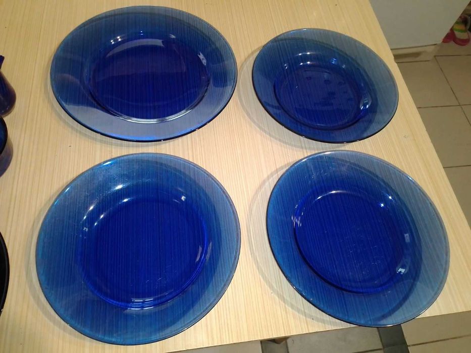 Тарелки разные современные