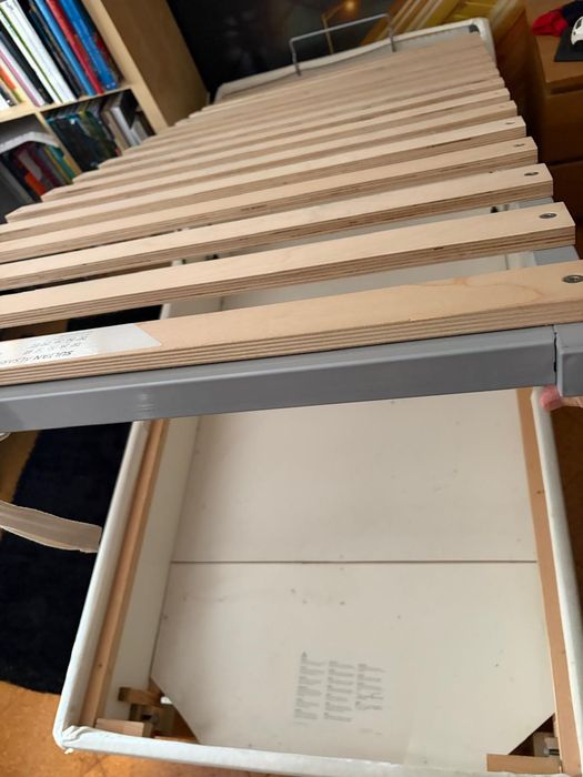 Cama de solteiro IKEA com arrumação (elevatória)