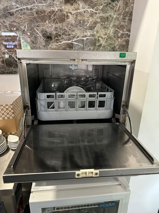 Máquina de lavar copos profissional Kromo – compacta e ideal para bar/café