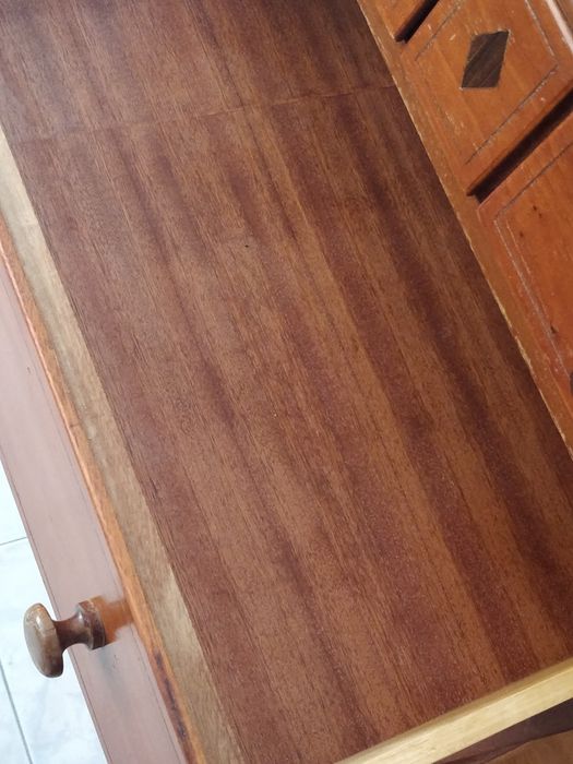 Cómoda/mesa de cabeceira