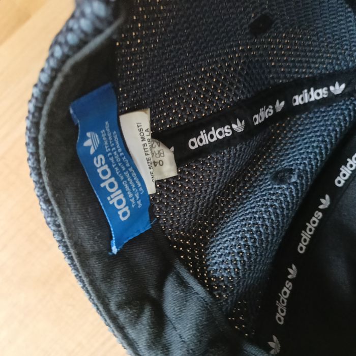 Czapka adidas czarna bejsbolówka z daszkiem