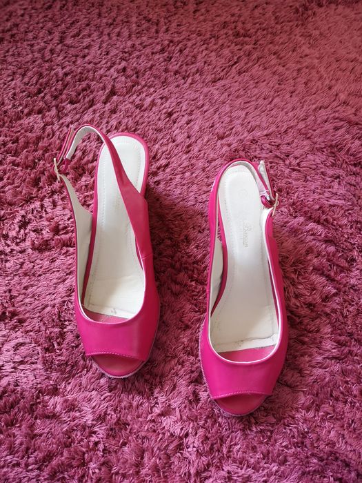 Buty na koturnach