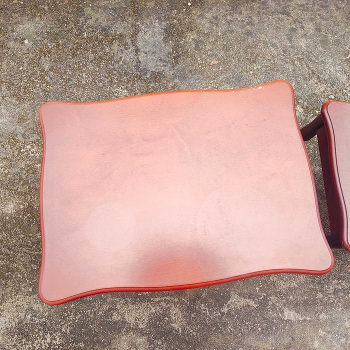 Conjunto de trio de mesas de madeira maciça apoio