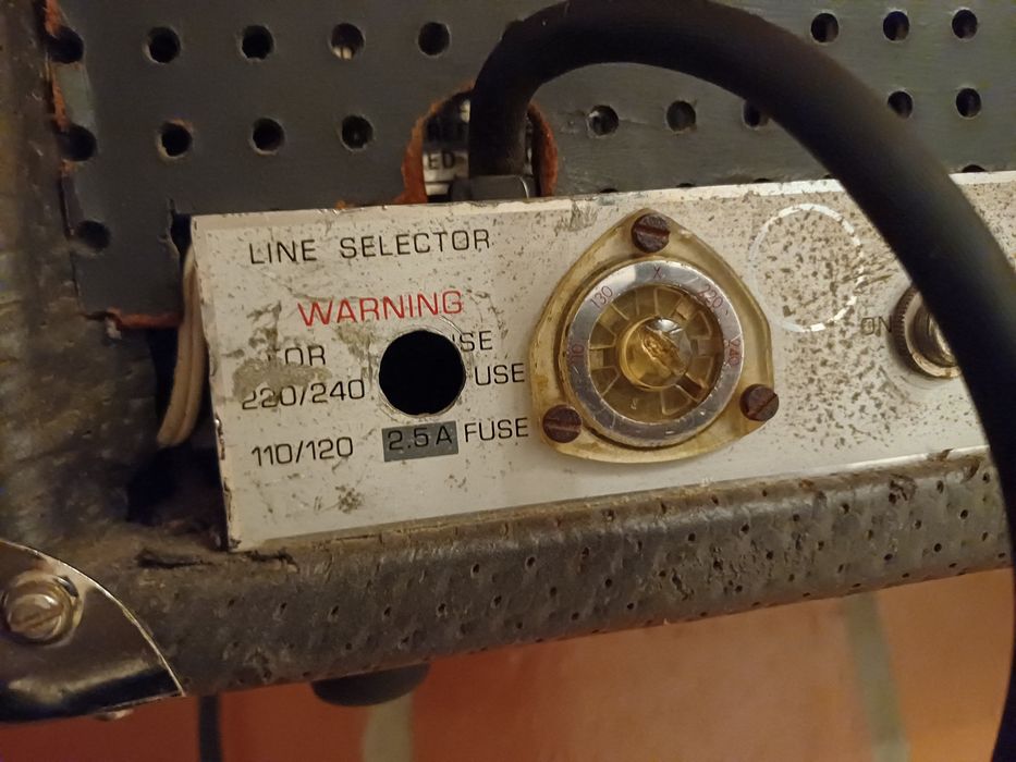 Fender PA 4100X Vintage (Anos 70) – Solid State Series