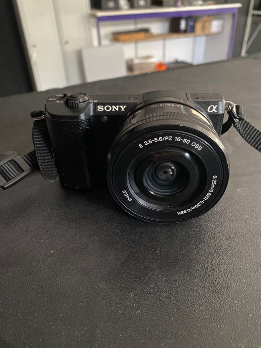 Sony Alpha A6100- vlog camera