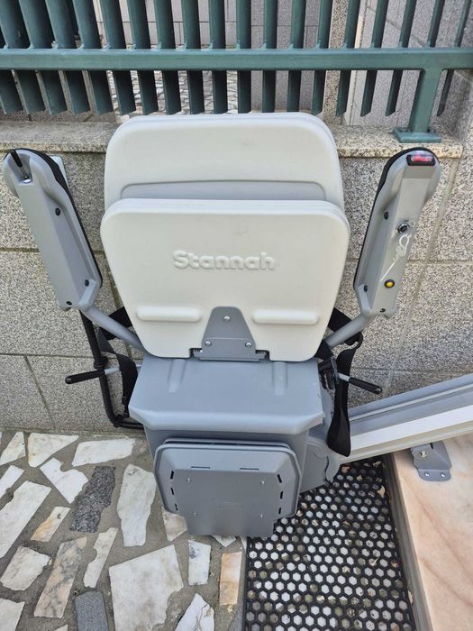 Cadeira elevatória Stannah de exterior completamente nova