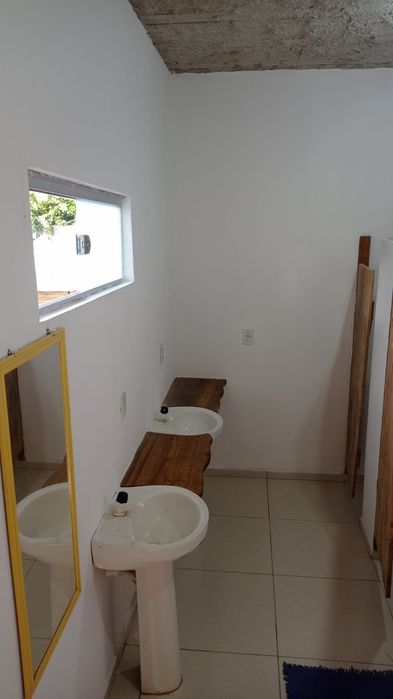 Serviços de pintura, serralheiro e marceneiro.