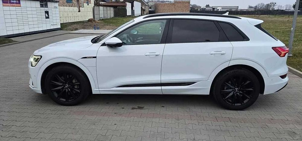 Оренда Audi E-Tron S-Line