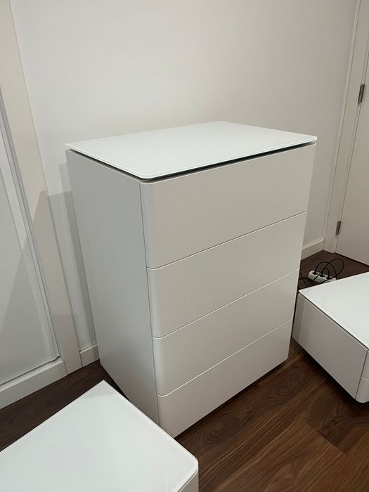 Aparador/Camiseiro 4 gavetas lançado branco com led Antarte