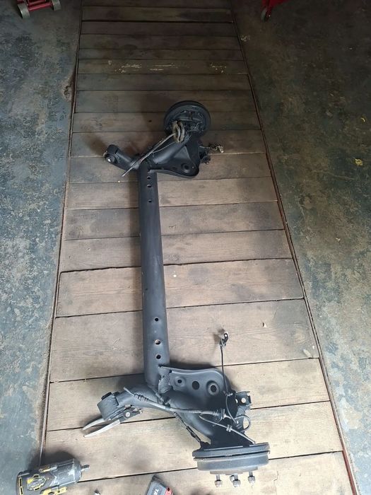 Belka tylnego zawieszenia kpl Mazda 2 DE 2007-2015