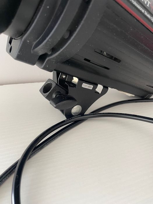 Lampa studyjna światła stałego Quantuum 150D