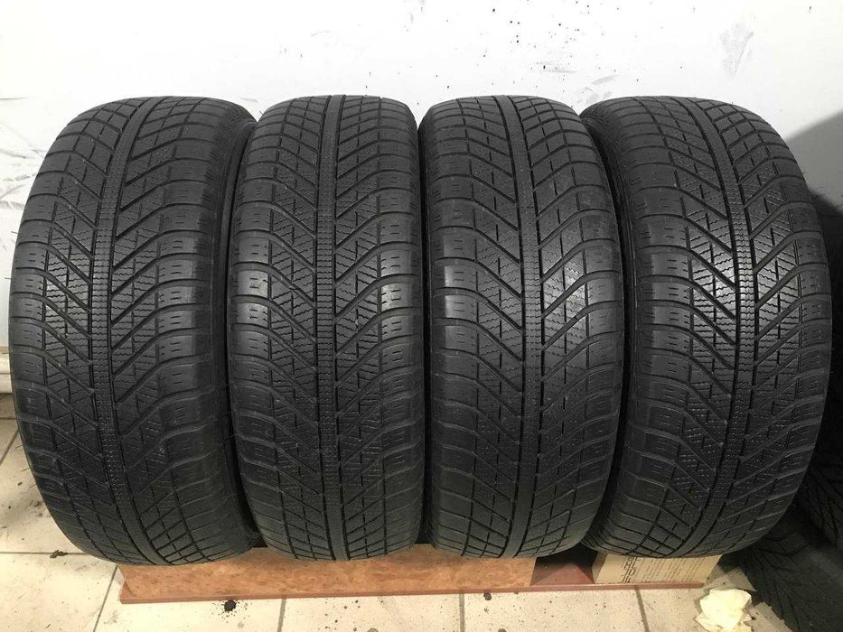 Шини резина всесезон 215/60 R16 Good Year Vector Seasons 2021 рік
