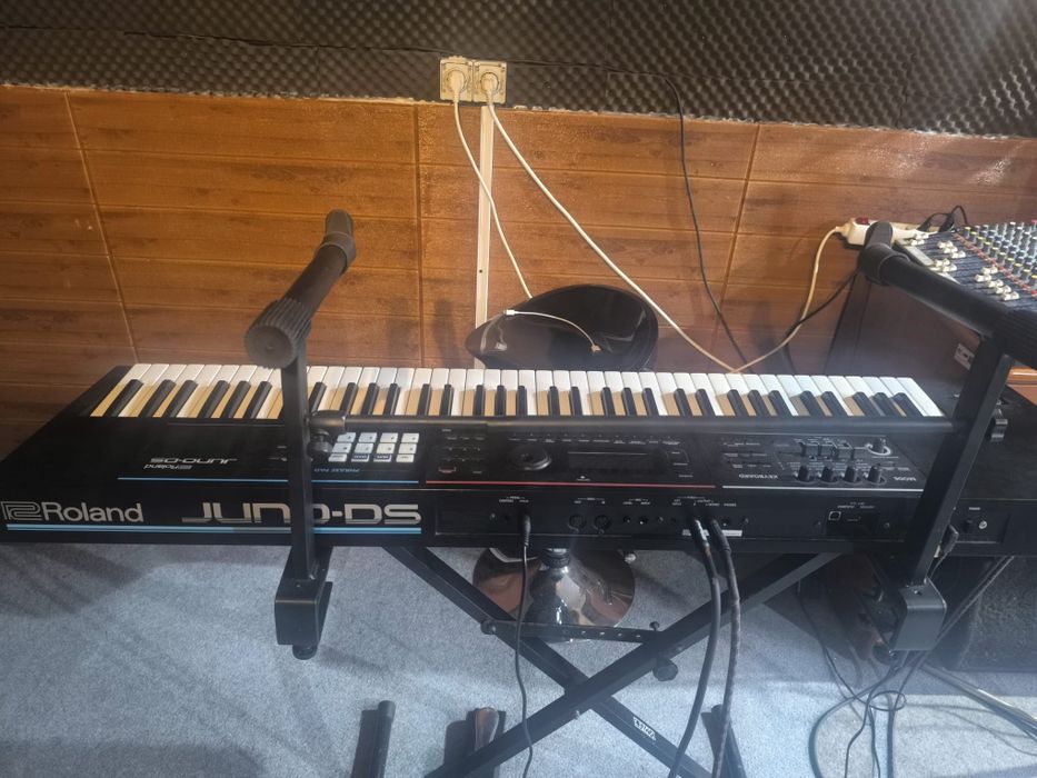 Roland Juno-DS 76 teclas
