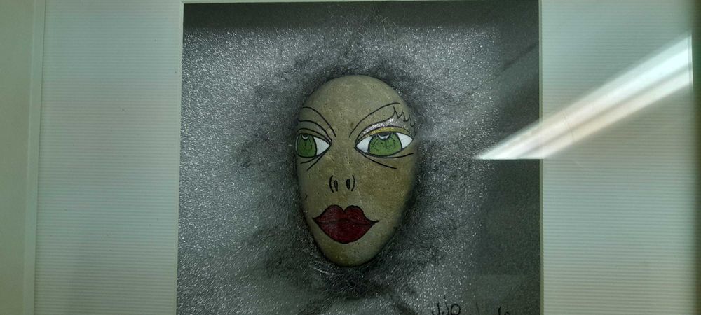 Quadro, moldura com pedra pintada