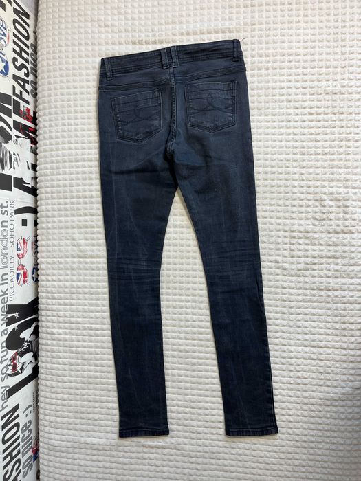 ciemne jeansy skinny denim