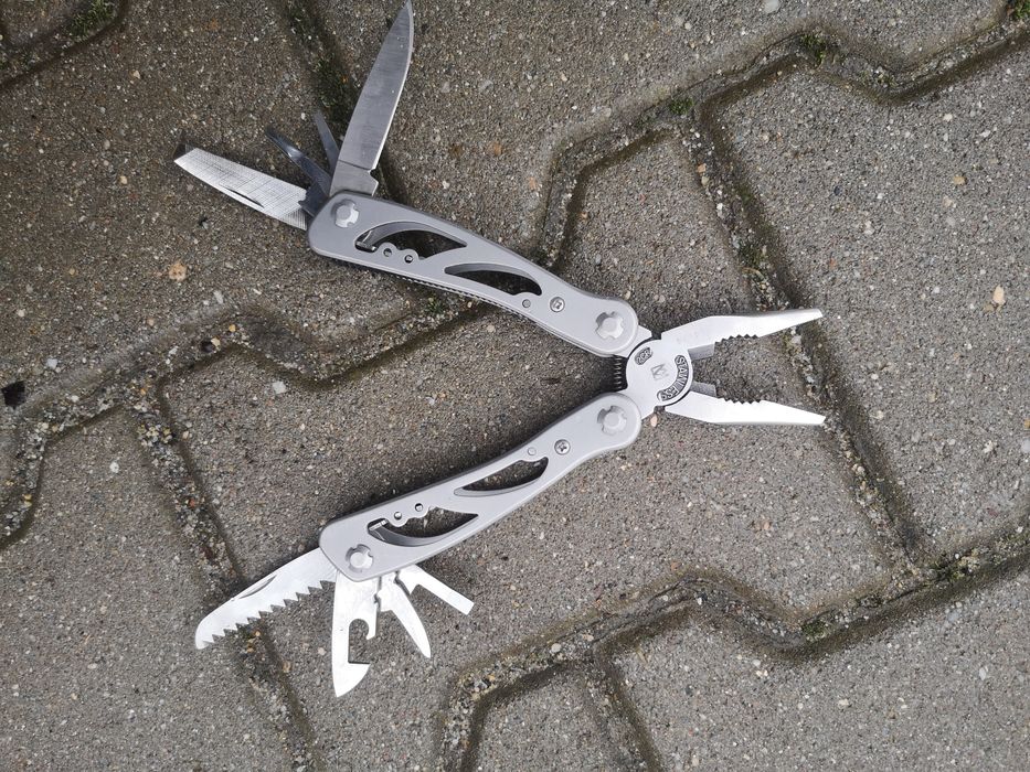 Narzędzie wielofunkcyjne multitool wyprzedaż garażowa