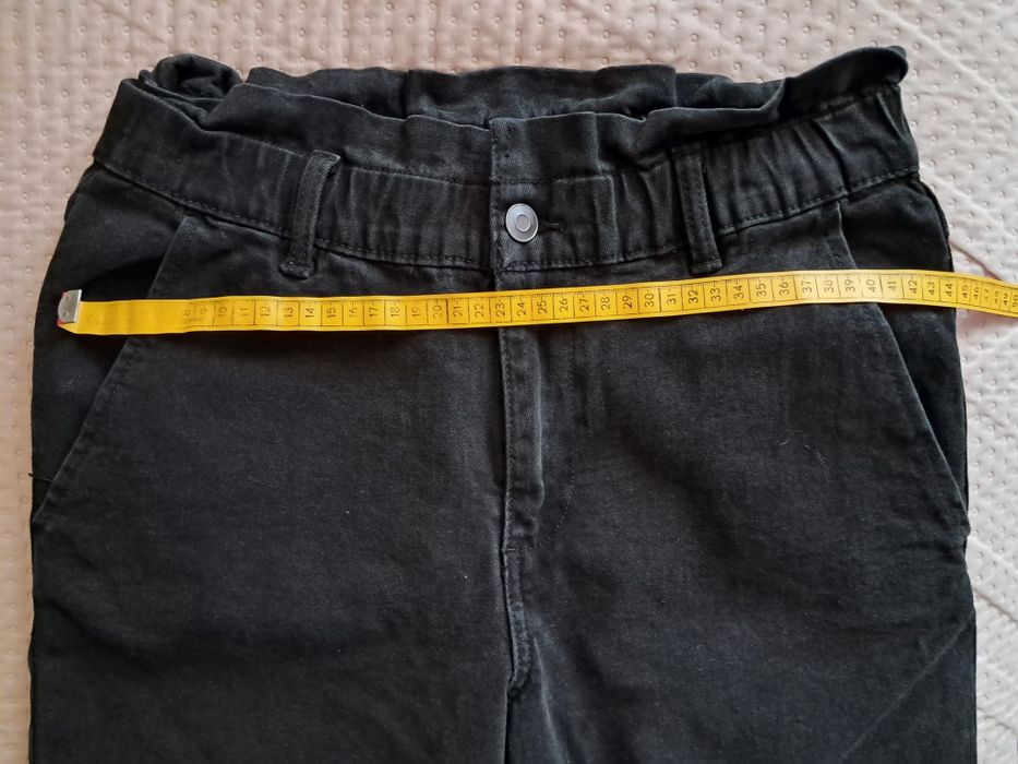 Czarne spodnie jeansowe